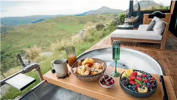  ?? ?? Breakfast in the outdoor tub is a luxurious option when staying at Fallow Ridge.