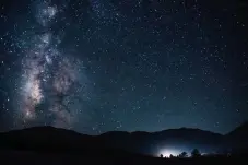  ?? Kenzie Bruce, Special to The Denver Post ?? The Perseid meteor shower above Florissant in August 2018.