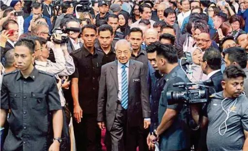  ?? PIC BY EIZAIRI SHAMSUDIN ?? Prime Minister Tun Dr Mahathir Mohamad arriving at the Internatio­nal Conference on Industry 4.0: A Global Revolution in Business, Technology and Productivi­ty in Petaling Jaya, Selangor, yesterday.