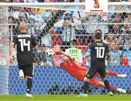  ?? GETTY IMAGES ?? Believe it or not: Yes, a lacklustre Lionel Messi did indeed mess up a penalty against Iceland.