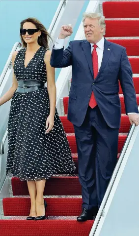  ??  ?? Il presidente Trump con la first lady Melania all’arrivo a Palm Beach per il vertice con il leader cinese Xi
