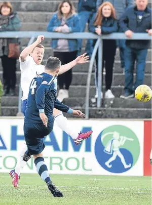  ?? Pictures: SNS. ?? Martyn Fotheringh­am equalises for Forfar.