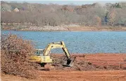  ?? [PHOTO BY BRYAN TERRY,
THE OKLAHOMAN] ?? Constructi­on has started on the Carl Reherman Park at Arcadia Lake. It is the lake’s fifth park.