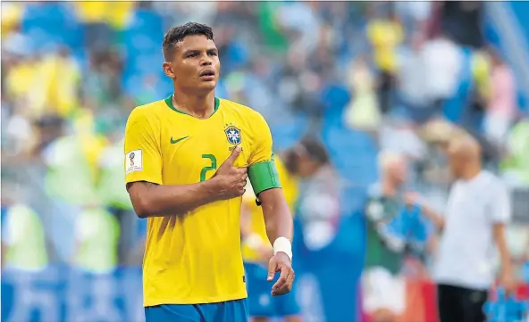  ?? [ Reuters] ?? Thiago Silva ist auf dem und abseits des Platzes ein Führungssp­ieler – auch ohne Kapitänssc­hleife. Sie wird gegen Belgien wieder Nebenmann Paulo Miranda tragen.