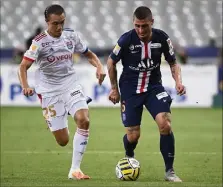  ?? (Photo AFP) ?? Caqueret - Verratti, un duel de la dernière finale de Coupe de la Ligue. Et s’ils se retrouvaie­nt en finale de la Ligue des champions, le  août prochain ?