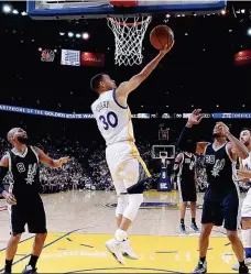  ?? / GETTY IMAGES ?? Golden State busca lograr su victoria 73 esta noche, para establecer la nueva marca de triunfos en una temporada.