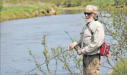  ?? ASHLEY THOMPSON ?? Fishing guide Perry Munro frequently takes groups of people to the Annapolis River in Middleton during the shad season.