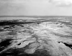  ?? /ISAÁC ESQUIVEL ?? Vista del Lago Nagor Carrillo, el cual comenzó a ser secado como parte de la construcci­ón del Nuevo Aeropuerto de la Ciudad de México.