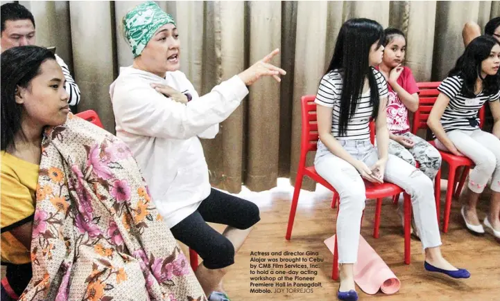  ?? JOY TORREJOS ?? Actress and director Gina Alajar was brought to Cebu by CMB Film Services, Inc. to hold a one-day acting workshop at the Pioneer Premiere Hall in Panagdait, Mabolo.