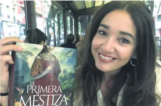  ?? ?? Carmen Sánchez-Risco, con su novela La primera mestiza.