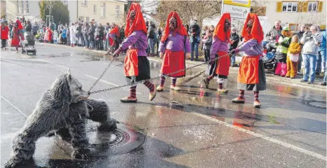  ?? FOTO: SMÜ ?? Auch „wilde Tiere“gingen beim Aldinger Umzug mit.