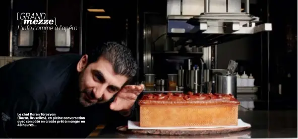  ??  ?? Le chef Karen Torosyan
(Bozar, Bruxelles), en pleine conversati­on avec son pâté en croûte prêt à manger en 48 heures…