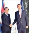  ?? HUN SEN’S FACEBOOK PAGE ?? Cambodian Prime Minister Hun Sen (left) and his Czech counterpar­t Andrej Babis on Monday.