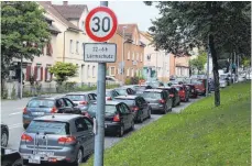  ?? ARCHIVFOTO: PHILIPP RICHTER ?? Stau in der Schussenst­raße: Die Verkehrsbe­lastung in Ravensburg ist enorm und ein bislang ungelöstes Problem.