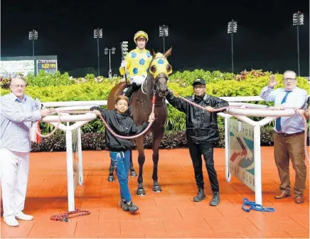  ?? Photo / Singapore Turf Club ?? Saluting Mr Clint . . . Laurie Laxon, leaning on rail (left) and Lee Freedman, hand in air on other side.