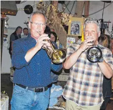  ??  ?? Die beiden Meßkircher Rainer Kuri und Peter Maucher treten im „Rumpelstil­zchen“mit ihren Trompeten auf.