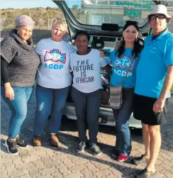  ?? ?? Ward 14 committee members Schumanine Blokland (left) and Nolene Losper (third from left) received the handover from the ACDP’s Elsabe Malan and Jeanette and Frederick Gouws.