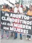  ??  ?? Una de las marchas por la legalizaci­ón del aborto.