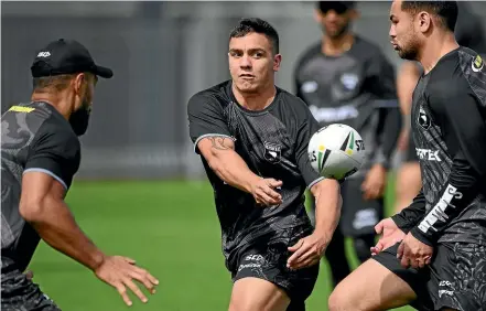  ?? PHOTOSPORT ?? Kodi Nikorima sends off a pass during a Kiwis training session yesterday for Saturday’s rugby league test against the Kangaroos in Auckland.