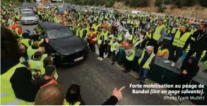  ?? (Photo Frank Muller) ?? Forte mobilisati­on au péage de Bandol (lire en page suivante).