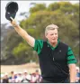  ?? Simon Baker / AFP via Getty Images ?? Internatio­nal Team captain Ernie Els of South Africa acknowledg­es the crowd after losing to the US team on the final day of the Presidents Cup in Melbourne on Sunday.