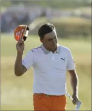  ?? DAVID J. PHILLIP — THE ASSOCIATED PRESS ?? Rickie Fowler on the 18th hole during the fourth round of the U.S. Open golf tournament Sunday at Erin Hills in Erin, Wis.