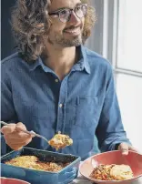  ??  ?? GOLDEN SHOT: Above, Joe Wicks prepares to tuck into his low-carb curried cottage pie; left, Tandoori chicken burger with cucumber raita; top, Elvis pancakes.