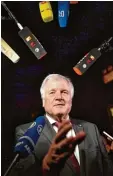  ?? Foto: dpa ?? Im Mittelpunk­t des Interesses: Wie ent scheidet sich Horst Seehofer?