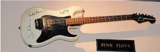  ?? NIAGARA REGIONAL POLICE ?? This metallic white Stratocast­er is autographe­d by three members of Pink Floyd.