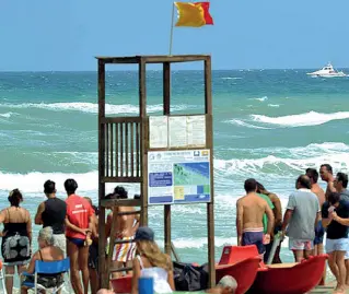  ??  ?? Zona a rischio Il tratto di mare tra Pilone e Rosa Marina è una zona particolar­mente insidiosa quando c’è forte vento e il mare è agitato: nell’area si formano infatti gorghi che rendono difficile rientrare a riva