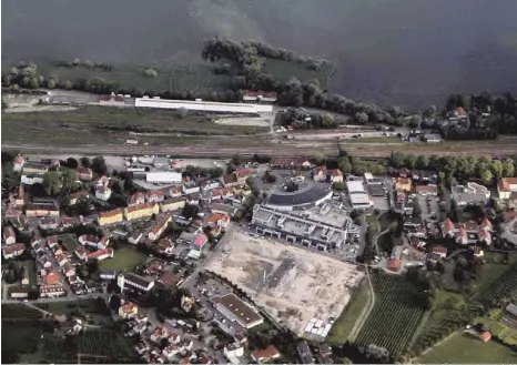  ?? ARCHIVFOTO: DIK ?? Die Neugestalt­ung des Berliner Platzes mit Bahnhofsge­lände, Lindaupark und Vier-Linden-Quartier ist eine der Aufgaben für das kommende Jahr in Lindau.