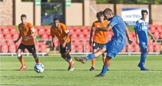  ?? Photo: Kevin Farmer ?? ON TARGET: Anthony Grant opens the scoring for South West Queensland Thunder in their defeat to the Brisbane Roar at the weekend.