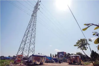  ?? GALIH COKRO/JAWA POS ?? SEMENTARA: Lahan relokasi PKL Gading Fajar yang di tanah milik Mahkamah Agung. DLHK berjanji membangun sentra baru khusus PKL dengan anggaran Rp 400 juta.