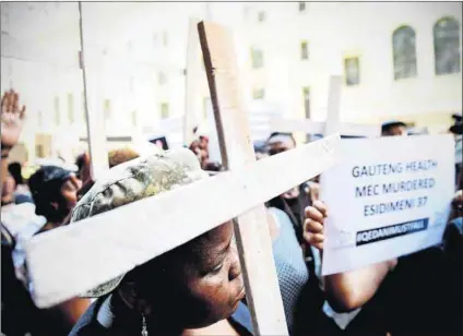  ?? Photo: Jabu Kumalo/Daily Sun/Gallo Images ?? Fury of loss: Activists and families of former Life Esidimeni patients protest outside the Gauteng health department last week.