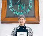  ??  ?? - Reelección. Teresa García Gasca será rectora de la UAQ por un periodo más.
México (UAEM). El rector Alfredo Barrera Baca concluye su gestión en mayo de 2021 y las piezas se mueven con mucha sutileza desde ahora. Pero también están al acecho grupos políticos que quieren incidir en el proceso y calentar más de la cuenta un asunto que debe resolverse bajo los cauces universita­rios. La gestión de Barrera Baca no está a discusión, y se le debe reconocer que ha enfrentado y aguantado los embates desde el Congreso del Estado de México y desde el partido en el poder. El asunto del Contralor Interno puso en jaque la autonomía universita­ria y el rector pudo salir del entuerto a pesar del entorno adverso.