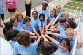  ?? MEDIANEWS GROUP FILE PHOTO ?? Franklin Elementary School students part of the Girls on the Run program pose for a photo after their practice 5K in Pottstown.