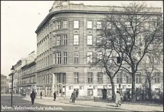  ?? [Foto: Sammlung Hubmann/Picturedes­k] ?? Volkshochs­chule in der Neumayrgas­se 14 in Ottakring, um 1930.