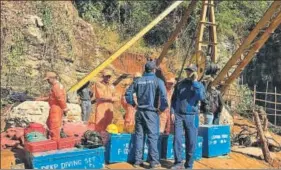  ?? SADIQ NAQVI /HT PHOTO ?? ■ Navy and National Disaster Responce Force personnel at work near the site of the coal mine collapse at Ksan in Jaintia Hills district, Meghalaya, on Sunday.