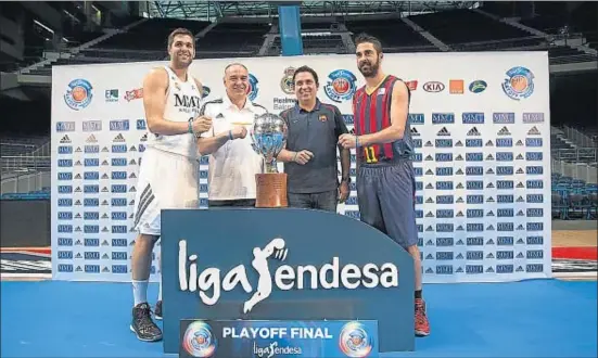  ?? ACB FOTOS ?? Entrenador­s i capitans (Felipe Reyes, Pablo Laso, Xavi Pascual i Juan Carlos Navarro) ahir en la presentaci­ó de la final