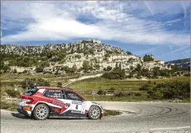  ??  ?? Reçu six sur six ! Hier, Bruno Riberi (Skoda Fabia R, ici à Trigance) a dominé sans partage la première étape. Qu’en sera-t-il ce matin ? (Photo Thierry Mouchet)