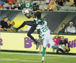  ?? PETER POWER, THE CANADIAN PRESS ?? Hamilton Tiger-Cats’ Terrence Toliver (80) goes high to make a catch while being defended by Saskatchew­an Roughrider­s defensive back Tevaughn Campbell (26) on Aug. 20, 2016.