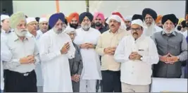  ?? SAMEER SEHGAL/HT ?? SAD chief Sukhbir Singh Badal, BJP’s Punjab unit president Shwait Malik and others during a bhog ceremony in memory of those killed in train accident; and (below) the grieving family members of the mishap victims in Amritsar on Saturday.