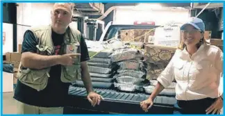  ??  ?? El afamado chef español José Andrés ha ofrecido comida a los puertorriq­ueños afectados por el huracán María