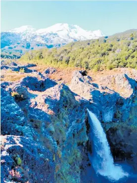  ?? ?? So close and so beautiful, Tongariro National Park offers breathtaki­ng mountain and waterfall views. This waterfall is just below the Wanganui Tramping Club’s Mangaturut­uru Hut.