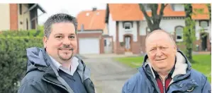  ?? FOTO: ARMIN FISCHER ?? Die CDU-Ratsmitgli­eder Tobias Faasen (l.) und Erich Weisser in der SolvayWerk­ssiedlung.
