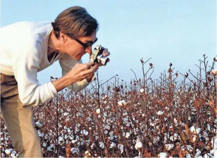  ?? SUBMITTED ?? William Eggleston at work in the early 1990s, left, and an untitled piece, c. 1976, right.