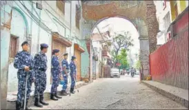  ?? DEEPAK GUPTA/HT PHOTO ?? ■ Security personnel keep vigil in Khurshed Bagh area where Hindu Samaj Party leader Kamlesh Tiwari was murdered on Friday.