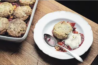  ?? KARSTEN MORAN PHOTOS NYT ?? Made well, cobbler is the ideal home dessert. This one, full of nectarines and raspberrie­s, makes use of seasonal fruit.
