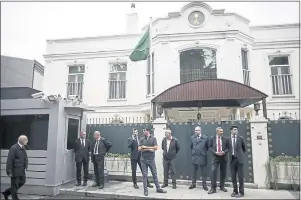  ?? KOSTAS TSIRONIS — BLOOMBERG ?? Consular security personnel await forensic investigat­ors at the Saudi Arabian consulate Wednesday.