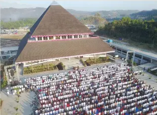  ??  ?? Nurul Bilad Mandalika Grand Mosque in Mandalika, Lombok. (Photo courtesy Indonesia Tourism Developmen­t Corporatio­n)